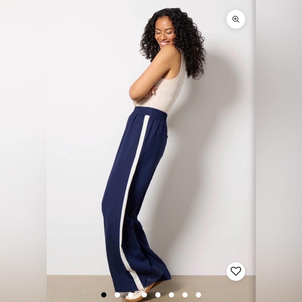 Evereve - Sophia Track Pant
Small - Picture 6 of 8